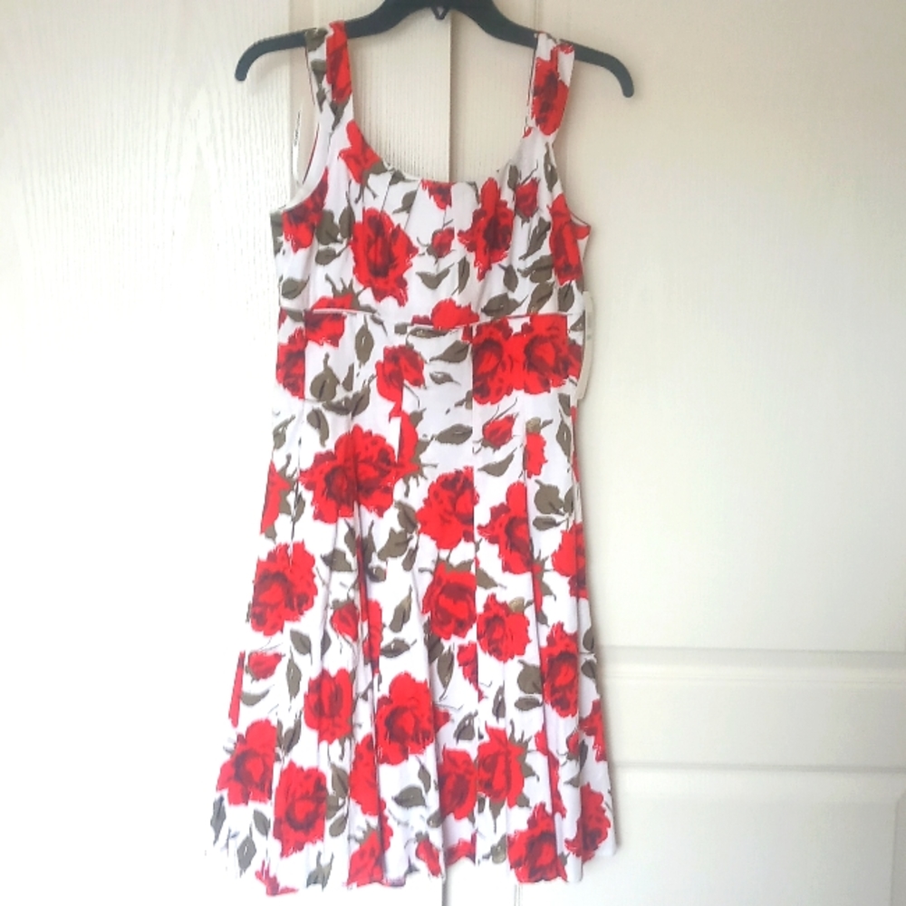 Maggie London petites a line white with red roses 8p Nwt